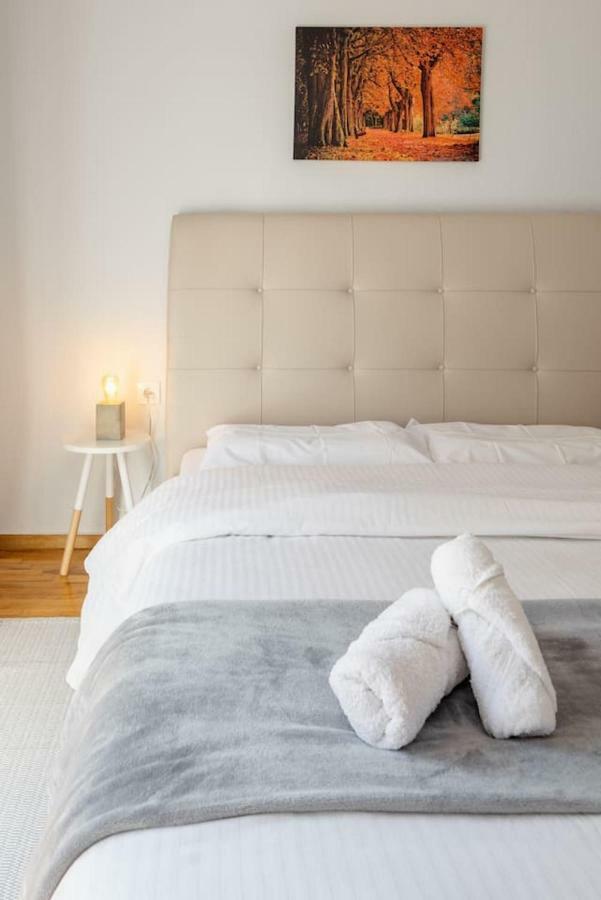 Upscale And Spacious 3Br Home เทสซาโลนิกิ ภายนอก รูปภาพ